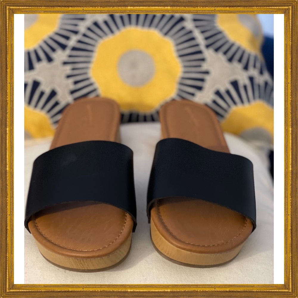 Faux Wood Bottom Black Open Toe Clogs